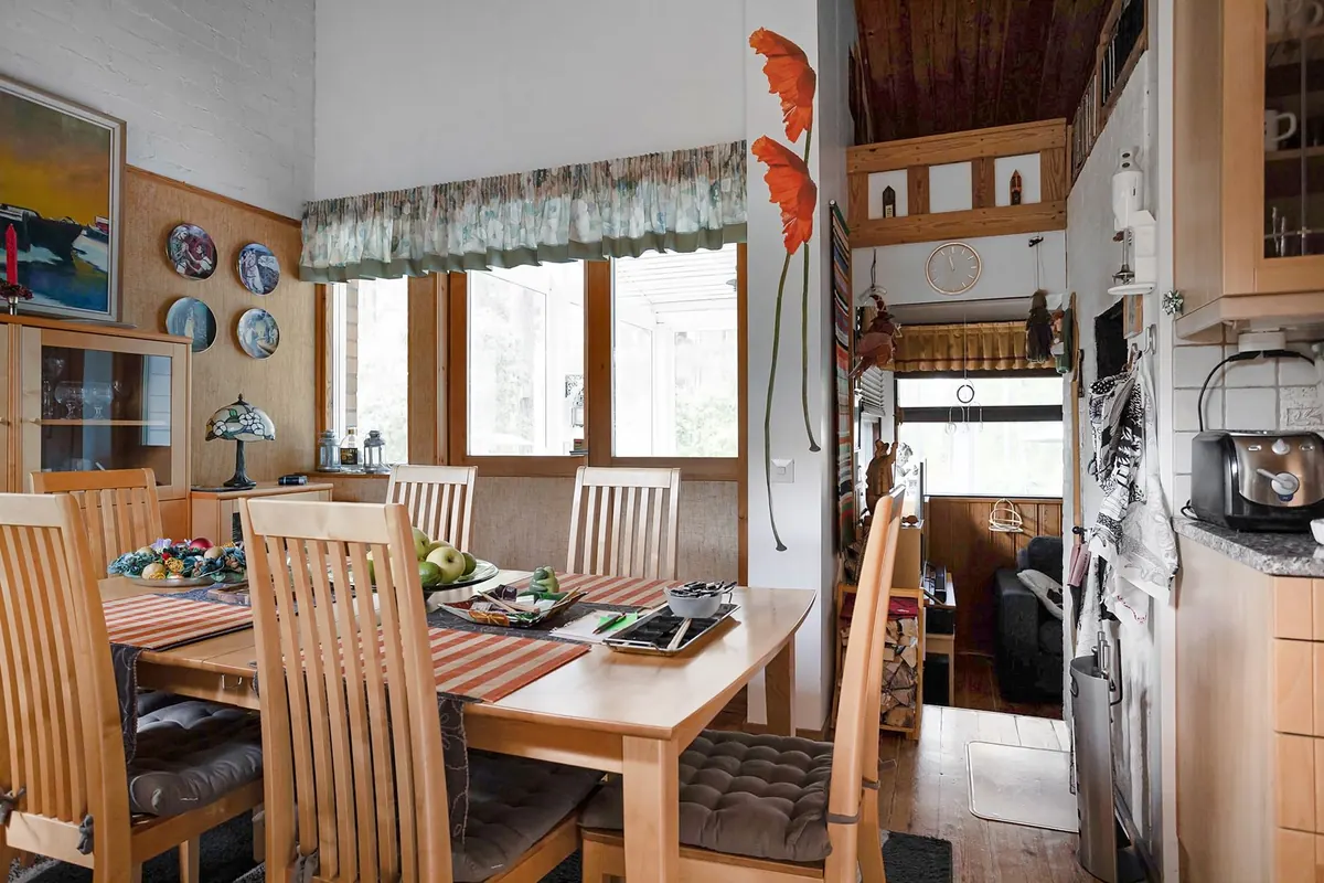 Self-Catering Cottage vs Boutique Coastal Hotel: A Realistic Comparison